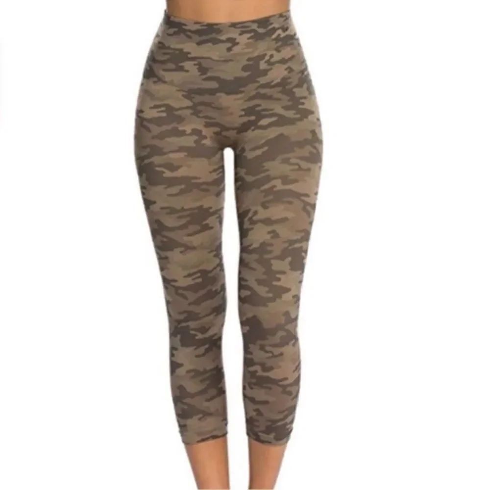 Spanx Look At Me Now Seamless Camo Cropped Leggings L